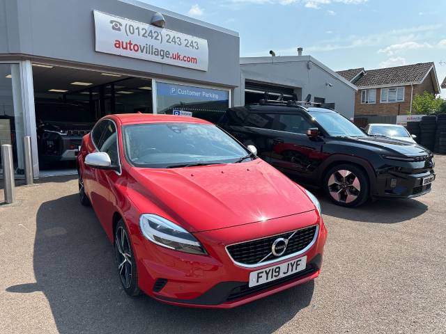 Volvo V40 2.0 D2 [122] R DESIGN Edition 5dr Hatchback Diesel Passion Red Metallic