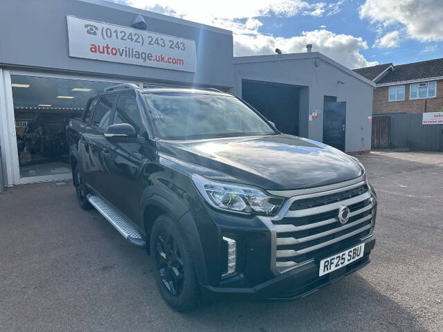 KGM Musso 2.2 Double Cab Pick Up Saracen Auto Pick Up Diesel Space Black Metallic